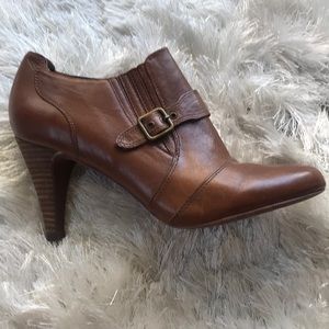 Audrey Brooke Heels Adele style.